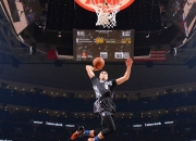 开云足球直播-蓝黑风暴席卷东欧，凯恩一剑封喉定乾坤