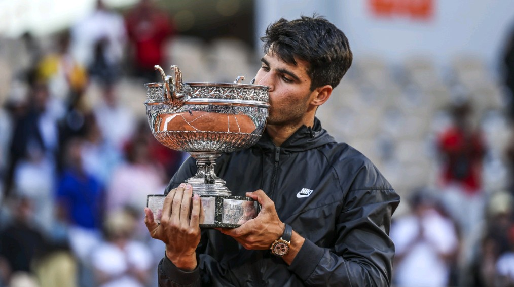 包含世界网球队强势欧洲网球队，阿尔卡拉斯送出助攻的词条