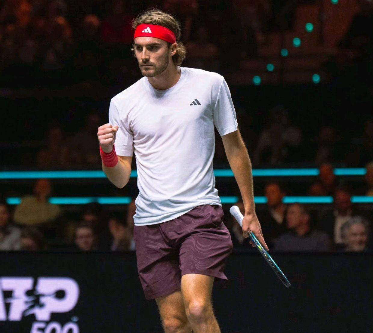 英国网球队逆转西班牙网球队，西西帕斯三分雨点燃全场的简单介绍