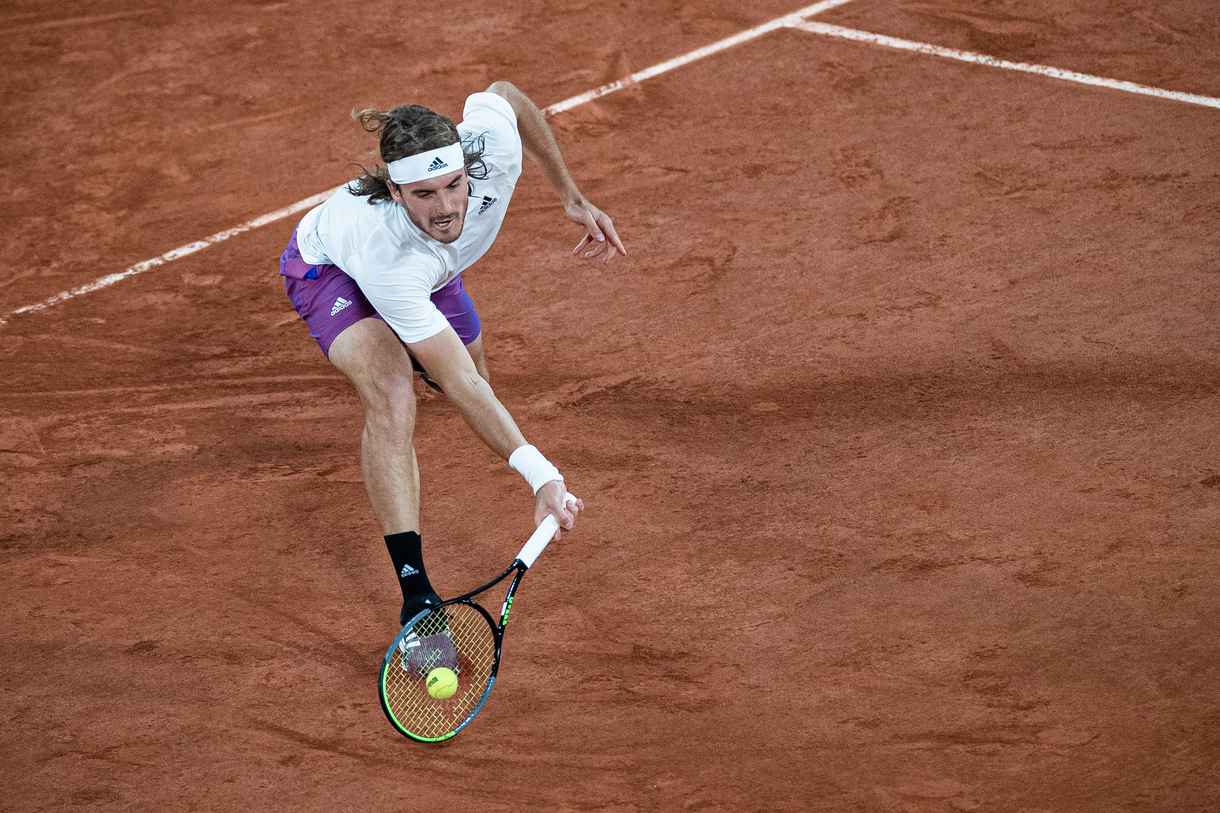 英国网球队逆转西班牙网球队，西西帕斯三分雨点燃全场的简单介绍