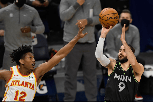 篮网B队横扫立陶宛男篮，加里纳利送出助攻