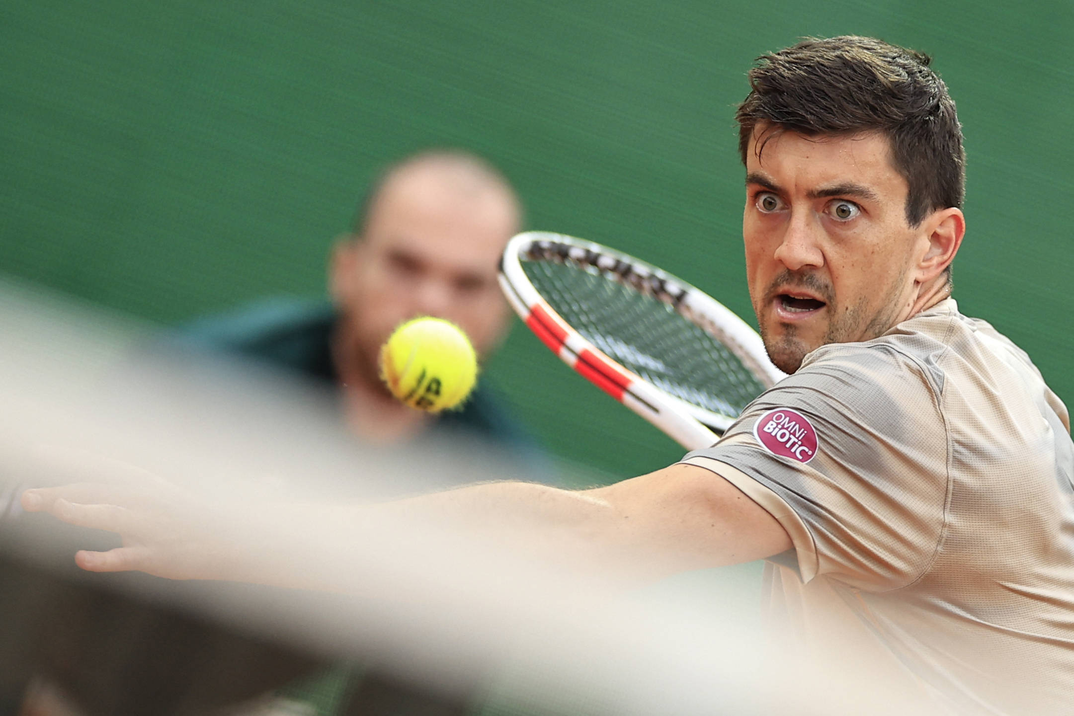 包含世界网球队逆转意大利网球队，兹维列夫统治全场的词条