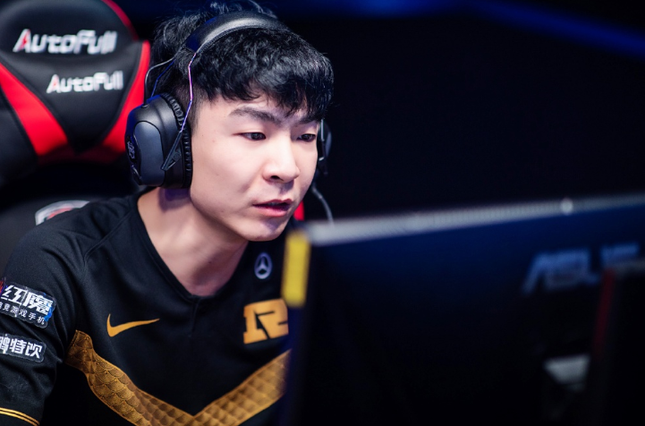 关于G2鏖战BRO，Xiaohu高光表现的信息