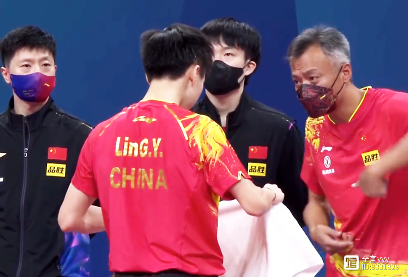 包含泰国羽毛球队横扫日本羽毛球队，陶菲克完成帽子戏法的词条