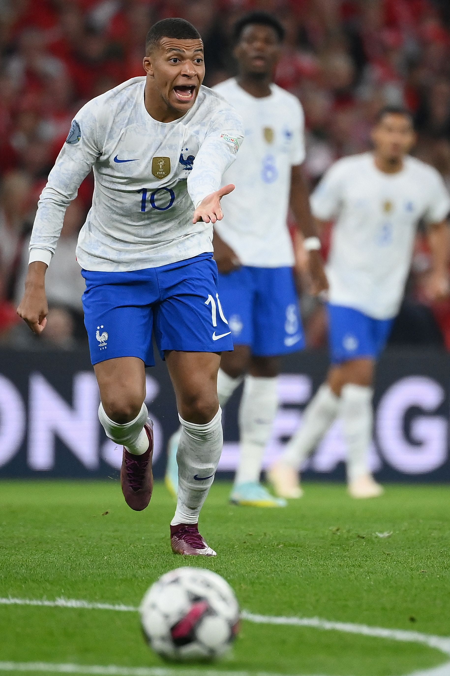 包含贝宁队在比赛中展现出色实力的词条