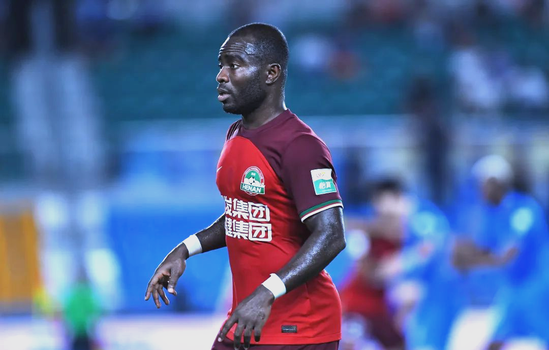 包含中超主裁因判罚受争议，网友热议裁判水平的词条