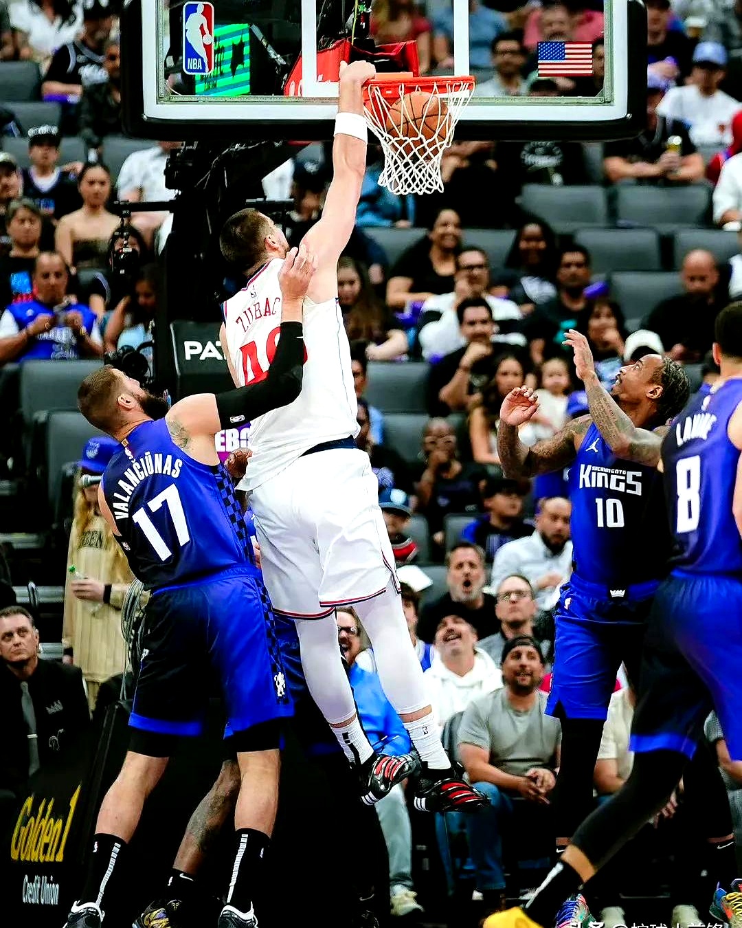 浓眉暴扣狂接侧扣，浓眉裁判燃快船主场