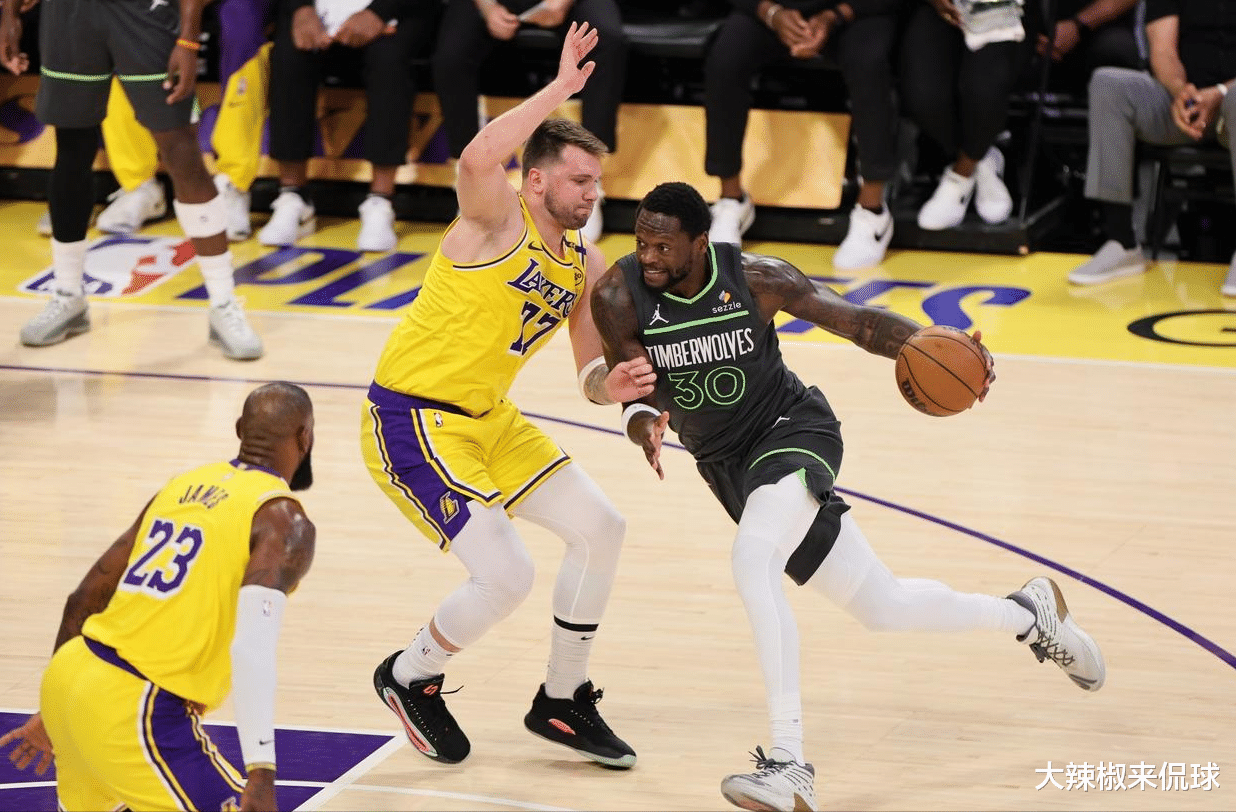 浓眉暴扣狂接侧扣，浓眉裁判燃快船主场