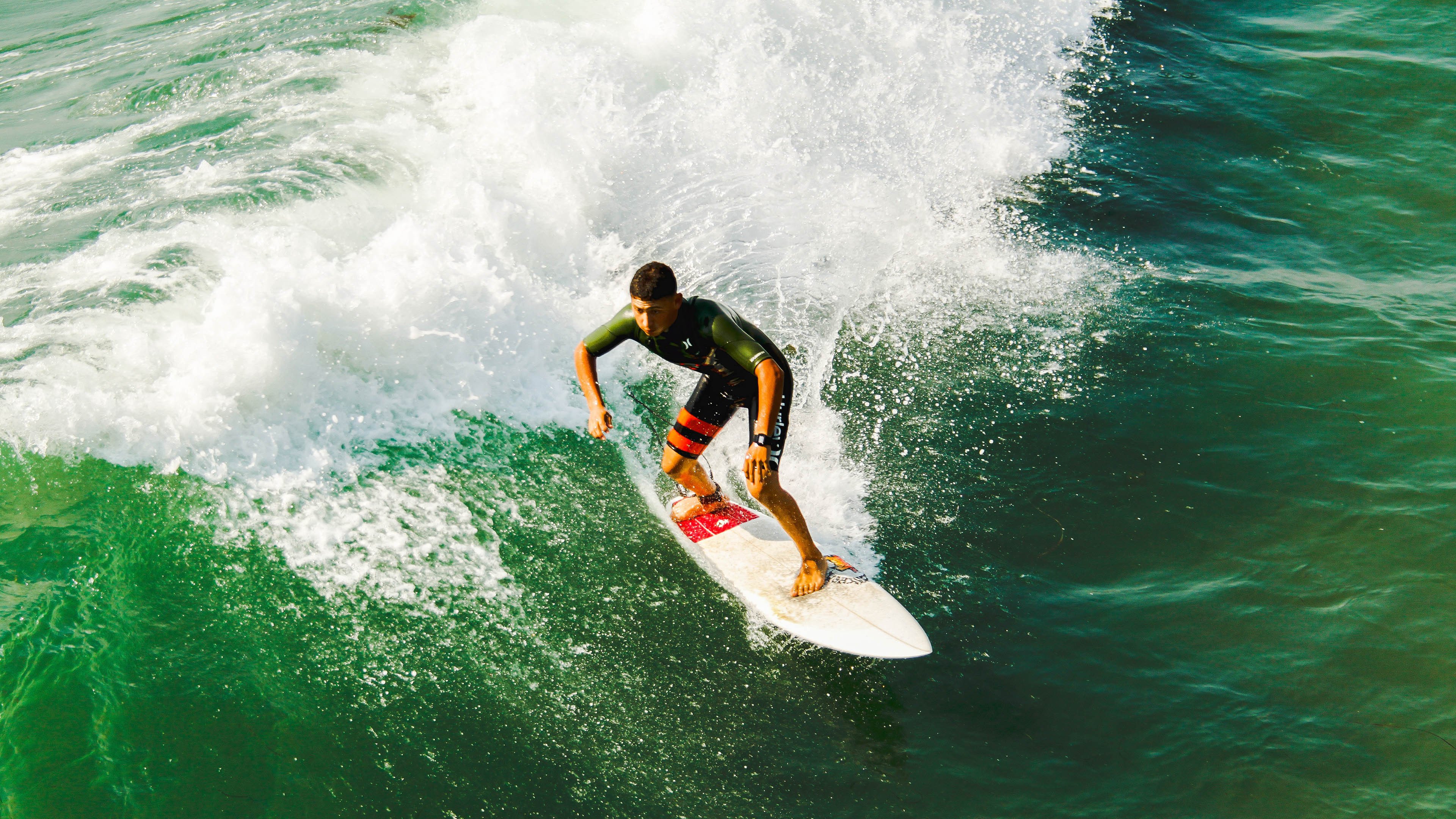 冰岛奇迹再现，F1街道赛焦点战上演压哨绝杀